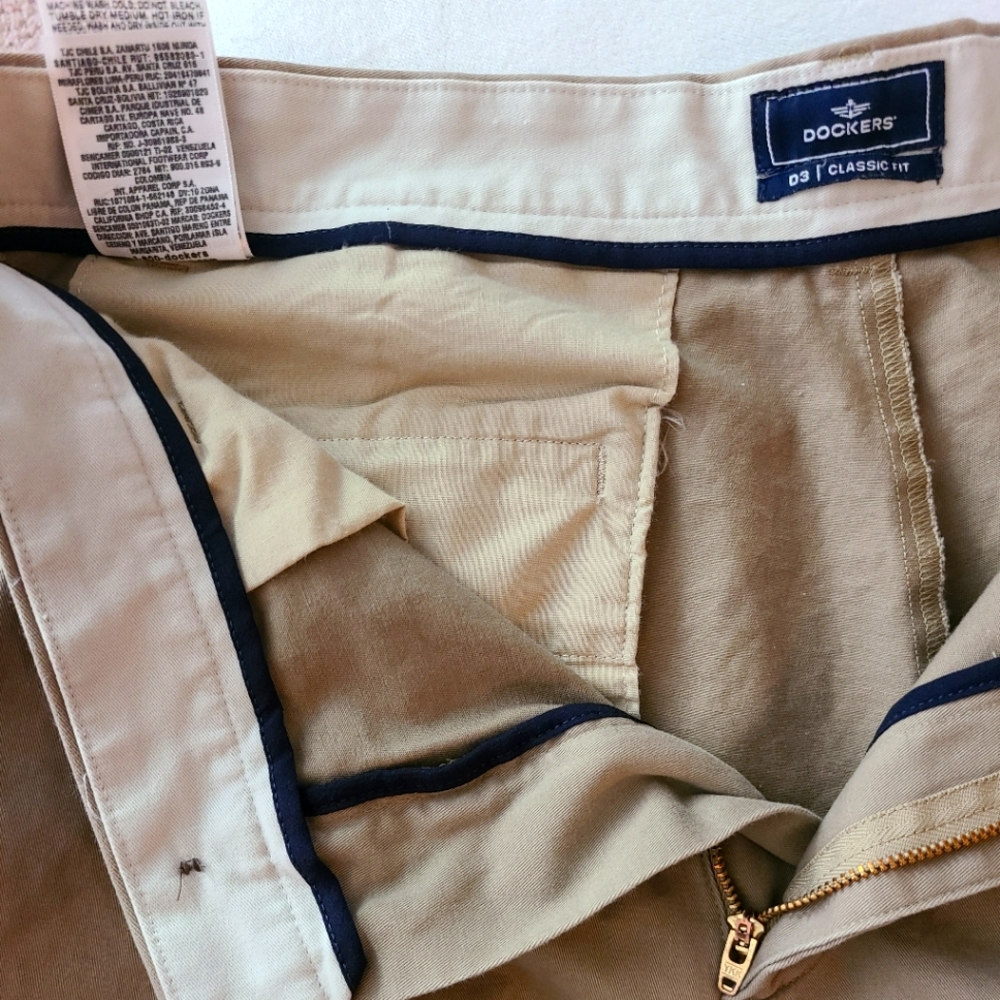 Pleated Khaki Dockers Chinos 33/30